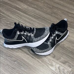 Nike React Black and Gray Running Sneakers